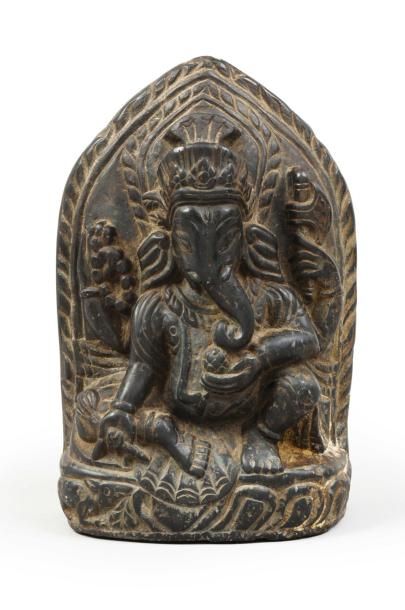Stèle en chlorite représentant le dieu Ganesh...