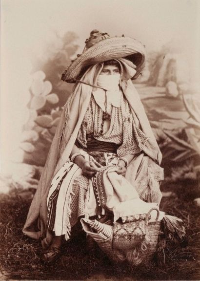Victor Hell Maroc, c. 1880. Tanger. Femme du Rif. Marocaine et ses enfants. Charmeur...