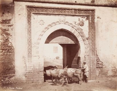 A Cavilla Maroc, c. 1880. Portes de Tanger et de Rabat. Huit épreuves sur papier...