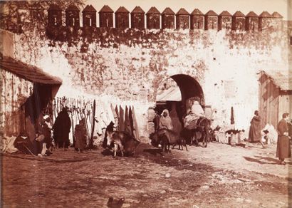 A Cavilla Maroc, c. 1880. Tanger. Scènes de rue. Ruelles. Échoppes arabes et espagnoles....