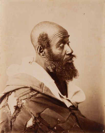 A Cavilla Maroc, c. 1880. Tanger. Portraits de marocains. Mendiant. Joueur de guembri....