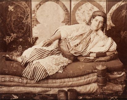 A Cavilla Maroc, c. 1880. Femmes marocaines. Mauresques. Porteuse d'eau. Cinq épreuves...