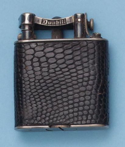 DUNHILL Vers 1930 Briquet à essence en métal gainé de crocodile