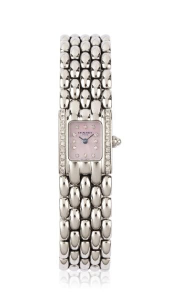 CHAUMET KHESIS vers 2000 Montre bracelet de dame en acier. Boîtier carré, brancards...