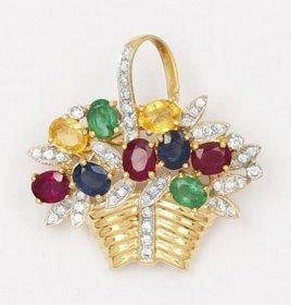 null Pendentif «Panier Fleuri» en or jaune orné de rubis, saphirs, émeraudes et diamants...