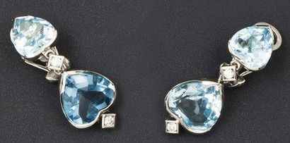 REPOSSI Paire de pendants d'oreilles en or gris ornés de topazes bleues taillées...