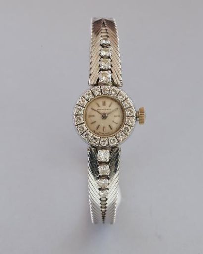 BUECHE GIROD Bracelet montre de dame en or gris, la lunette sertie de diamants taillés...