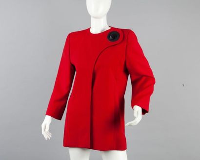 Boutique Pierre CARDIN Veste en lainage rouge, encolure ronde soulignée d'une découpe...