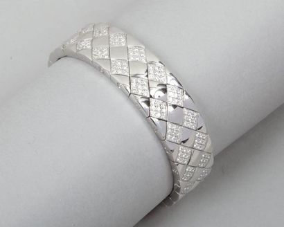 CHANEL n°20I 4032 Magnifique bracelet "Matelassé" en or gris 18K 750 millième et...
