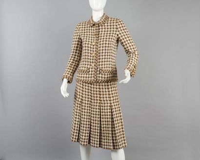 CHANEL Haute couture N°57140 Circa1965/1970 Tailleur laine et coton tissé pied de...