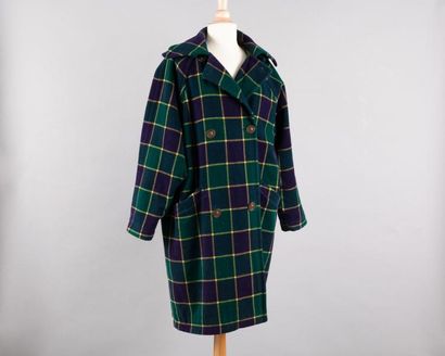 Gianni VERSACE circa 1985/1990 Duffle-coat en lainage écossais vert, marine, jaune,...