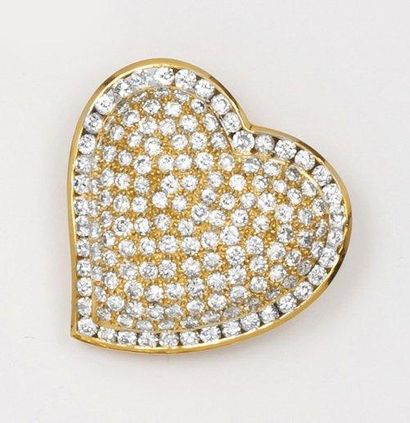null Broche pendentif «Coeur» en or jaune pavée de diamants taillés en brillant....
