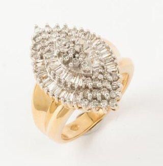 null Bague «Navette» en or de deux couleurs ornée de diamants taillés en brillant...