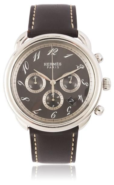 HERMES ARCEAU vers 2000 Grand chronographe bracelet en acier. Boîtier rond. Cadran...