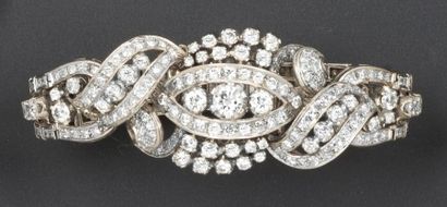 null Bracelet en or gris à décor ajouré entièrement serti de diamants taillés en...