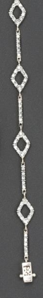 null Bracelet articulé en or gris orné de motifs losange entièrement sertis de diamants...