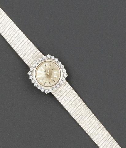 BARICHELLA Bracelet montre de dame en or gris, la lunette sertie de diamants taillés...