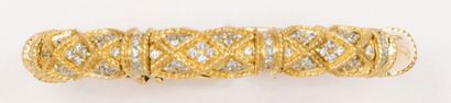 null Bracelet jonc en or jaune à motifs de croisillons ornés de pavages de diamants...