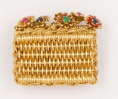 null Broche «Panier de fleurs» formant boîte à pilules en or jaune ornée de diamants,...