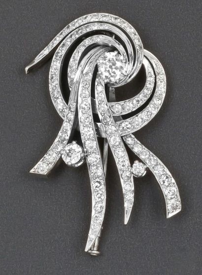 null Broche «Gerbe» en or gris entièrement sertie de diamants taillés en brillant...