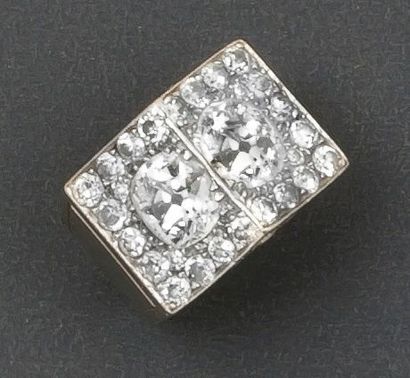 null Bague Chevalière en platine ornée de deux diamants de taille ancienne dans un...
