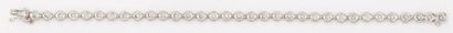 null Bracelet ligne en or gris orné de 36 diamants taillés en brillant en serti clos....
