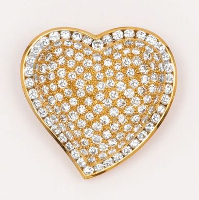 CARMONT Importante broche pendentif en forme de coeur entièrement pavée de diamants...