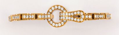 CARTIER Bracelet articulé en or jaune entièrement serti de diamants taillés en brillant,...
