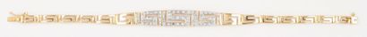 null Bracelet articulé en or jaune orné de motifs «à la grecque» sertis de diamants...