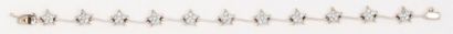 null Bracelet articulé en or gris orné de motifs «Étoile» sertis de diamants taillés...