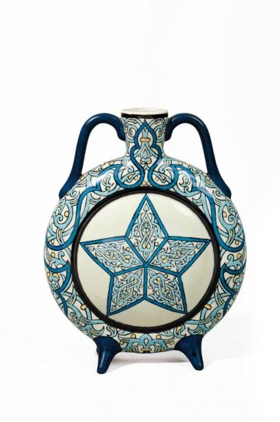 null Vase gourde en céramique à décor orientalisant, Europe, début. XXe siècle Céramique...
