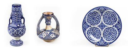 null Ensemble de céramique à décor bleu et blanc, Maroc XXème siècle Comprenant:...