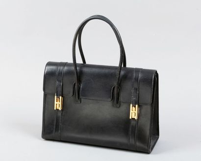 HERMES Paris made in France année 1977 Sac "Drag" 30cm en cuir noir, attaches plaqué...