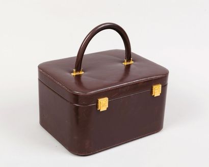HERMES Paris Vanity en box marron, fermeture en métal doré, poignée, intérieur en...