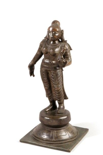 Sujet en bronze représentant une Lakshmi...