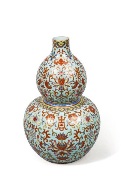 null Vase double gourde en porcelaine et émaux polychromes sur fond turquoise à décor...