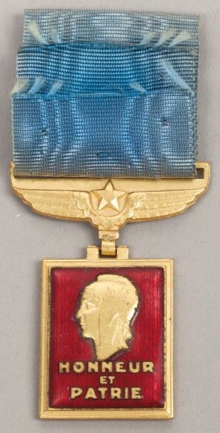 null Médaille de l'Aéronautique «Honneur et Patrie» récompensant le personnel militaire...