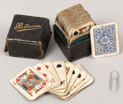[MERMOZ] Jeu de cartes miniature ayant appartenu à Jean Mermoz qu'il offrit à Le...