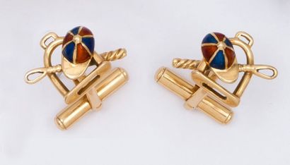 null Paire de boutons de manchettes en or jaune émaillé bleu et rouge ornés de toques,...