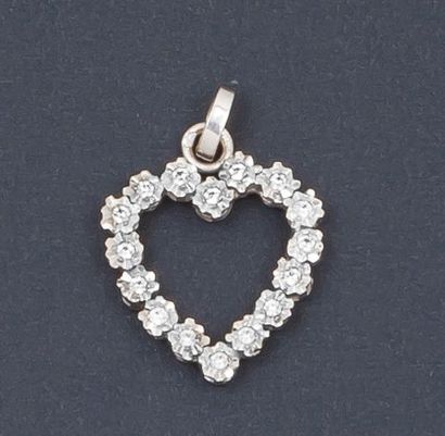 Pendentif «Coeur» en or gris orné de diamants...