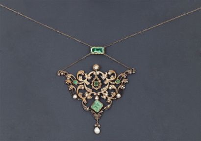 null Collier en or et argent orné d'un motif central serti de perles, diamants taillés...