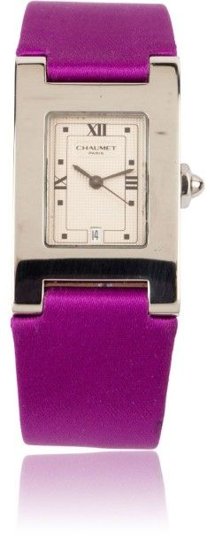 CHAUMET Vers 2000 Montre bracelet de dame rectangulaire en acier. Cadran argent guilloché...