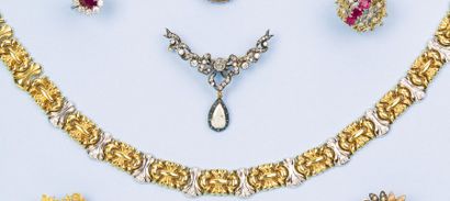 null PETROS & TAKIS : Collier articulé en or de 2 couleurs orné de pavages de diamants....