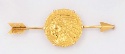 null Broche «Flèche» en or jaune ornée d'une pièce de 10 Dollars US. P. 11,9g.