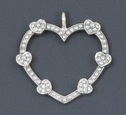 null Pendentif «Coeur» en or gris serti de diamants taillés en brillant. P. 11,4...