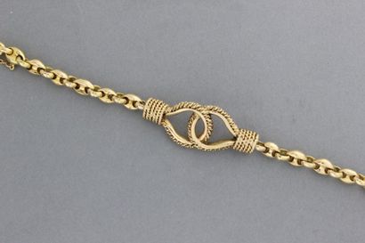 null Bracelet articulé en or jaune orné d'un motif de noeud marin. P. 45g.