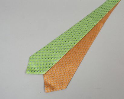 HERMES Paris made in France, LANVIN Lot composé de deux cravates en soie imprimée,...