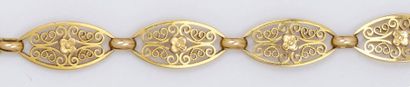 null Bracelet en or jaune à maillons filigranés. Vers 1900. P. 19,5g.