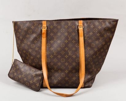 LOUIS VUITTON sac «Shopping» GM 31 cm en toile monogram et cuir naturel, double anse,...