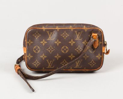 LOUIS VUITTON Sac «Marly» en toile monogram et cuir naturel, fermeture éclair, anse...